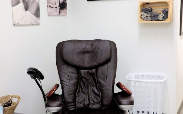 Eycat Lodging Company