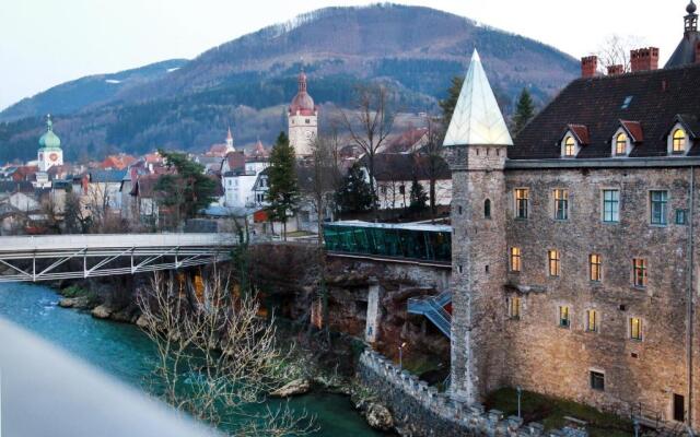 Das Schloss an der Eisenstrasse