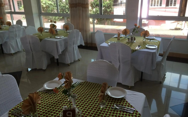 Mc-Ellys Hotel