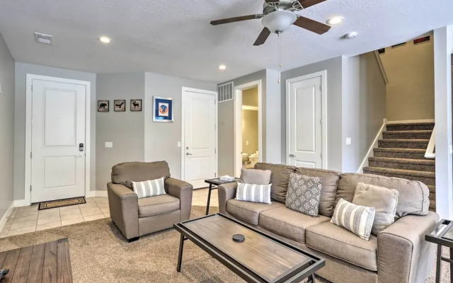 Luxury Downtown Moab Townhome w/ Pool Access!