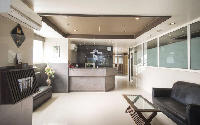 OYO 2048 Hotel Le Grand