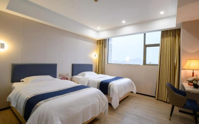 Green Island Holiday Hotel