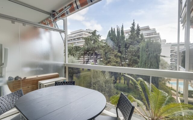 4 people apartment - AC and swimming pool by Weekome