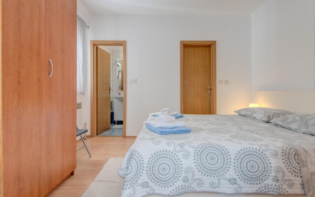 Amazing Apartment in Sukosan With 1 Bedrooms, Jacuzzi and Wifi