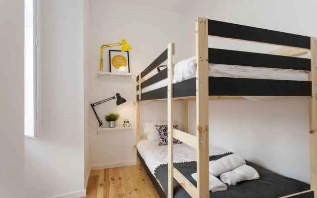 Modern New Studio in City Center- Yellow