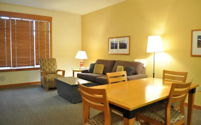 Village 2416 White Mountain Lodge