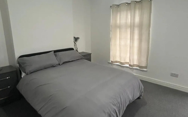 Modern Cosy Spacious 4 Bedroom House