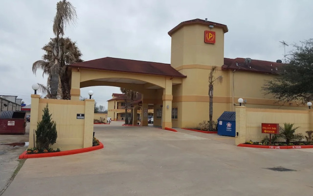 Palace Inn Hwy 6 North & Clay Rd