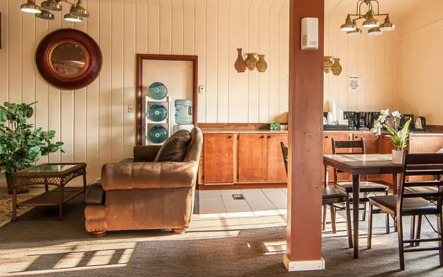 Rodeway Inn & Suites