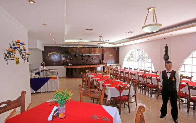 Hotel Plaza Versalles
