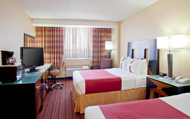 Holiday Inn Long Beach - Downtown Area