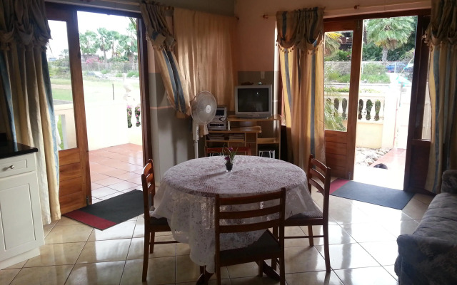 Sea Horizon Apartments (across from Mambo Beach)