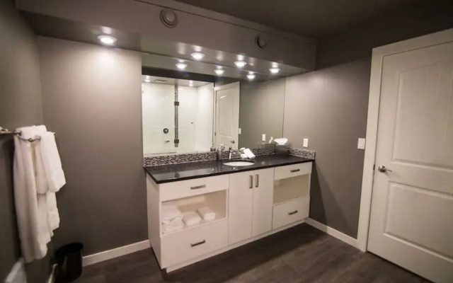Clipperton Suite by Revelstoke Vacations