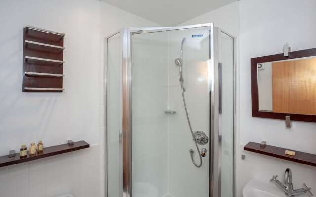 Lakeside view - Manchester townhouse