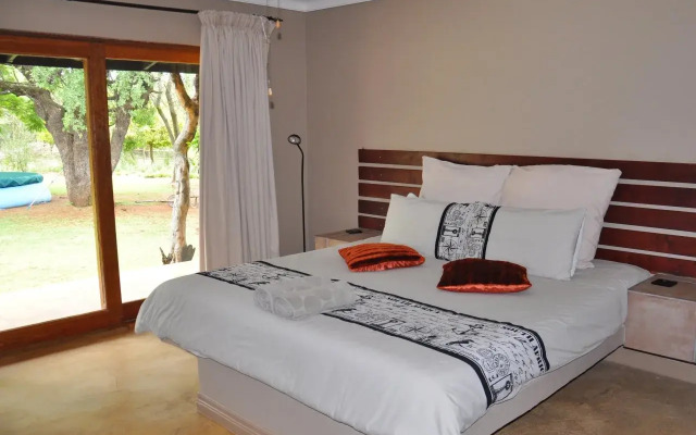 Ukutula Lodge & Game Reserve