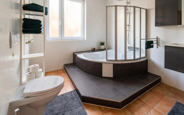 Retreat With Forest Views