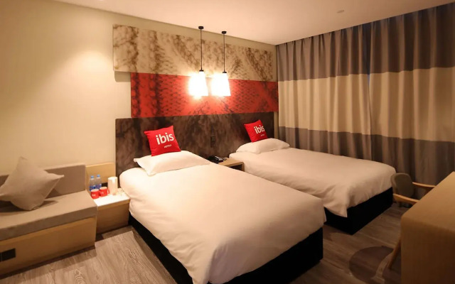 Ibis Shanghai Changshou