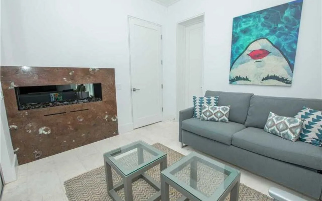 Seabreeze 5 Bedroom Home by RedAwning