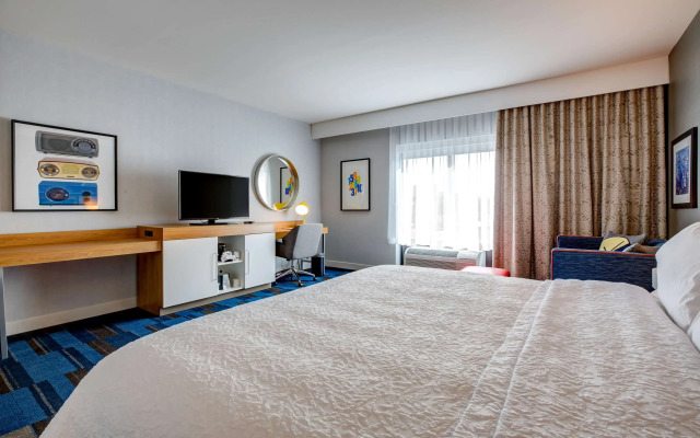 Hampton Inn & Suites Boston/Waltham