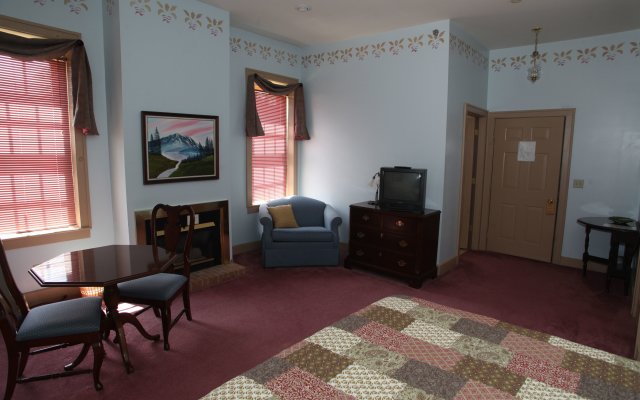 Oak Valley Inn & Suites