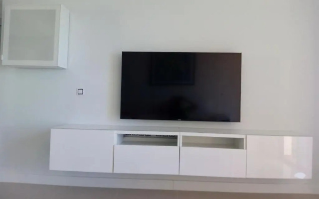 Ocean Front Apartment (WiFi)