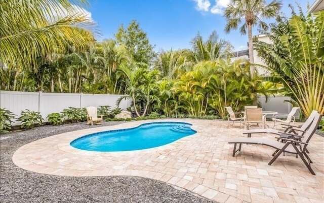 1 Step Closer 2 Bedroom Villa by RedAwning