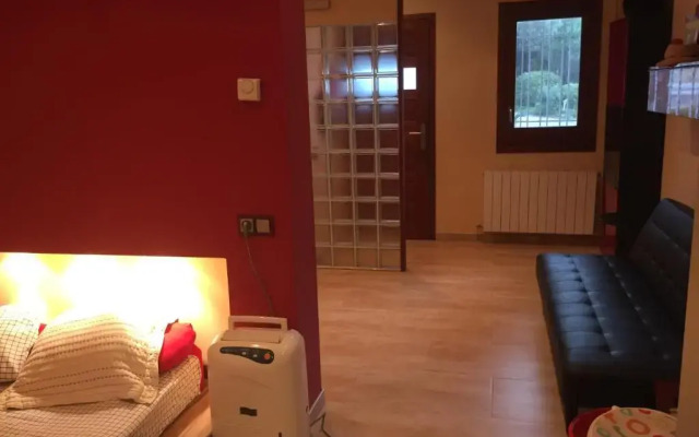 apartamento aislado jardín y piscina