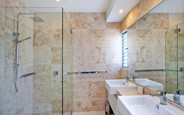 Anna Superbly Stylish Luxury Townhouse