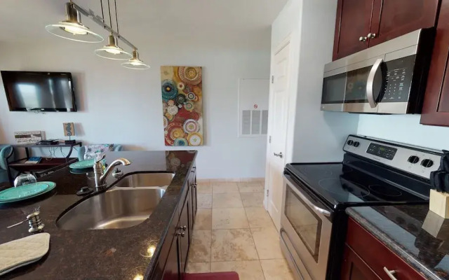 Maravilla Seawall Condos by AB Sea