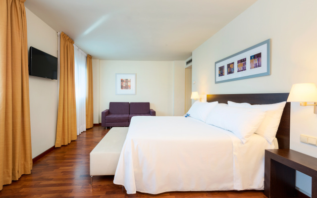 Hotel Port Feria Valencia - Image 5