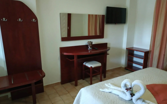 Eleni's Garden & Castello Suites