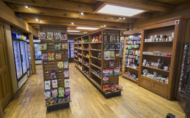 Ozarks Oasis 4 Bedroom Cabin by RedAwning