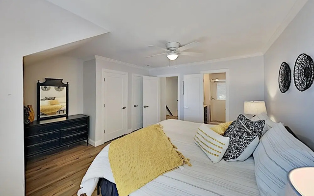 80courts 2 Bedroom Condo