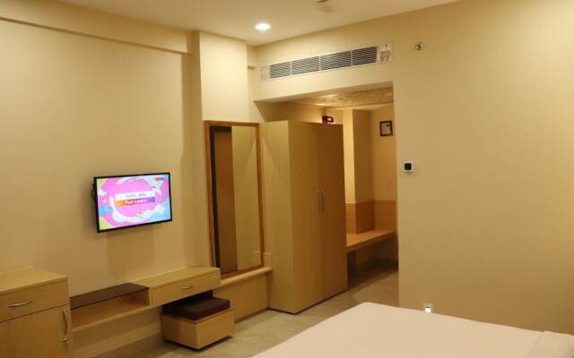 Hotel Aarunya Royale