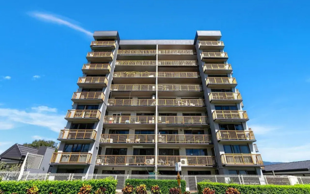 Rainforest Reef Retreat - Esplanade Ground-floor Apartment