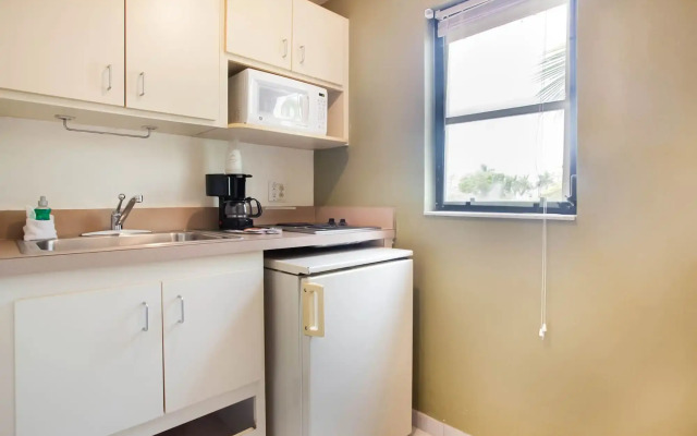 OYO Waterfront Hotel - Cape Coral/Fort Myers, FL