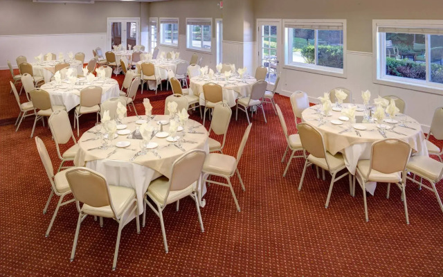 Lake Natoma Inn