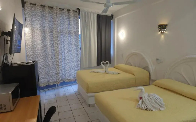 Lovely studio apartment with balcony AC & wi-fi, minutes from downtown!