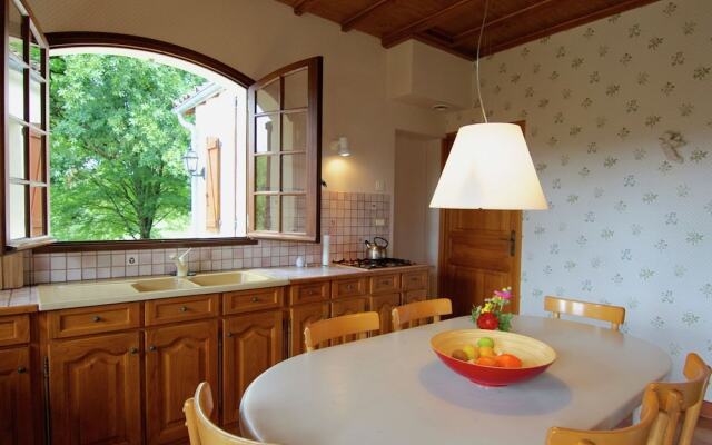 Lovely Villa in La Coquille with Swimming Pool