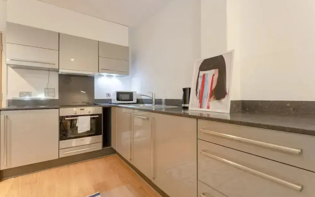Modern Apartment in Limehouse
