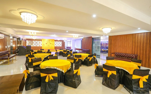 Fabhotel 52 Ivory
