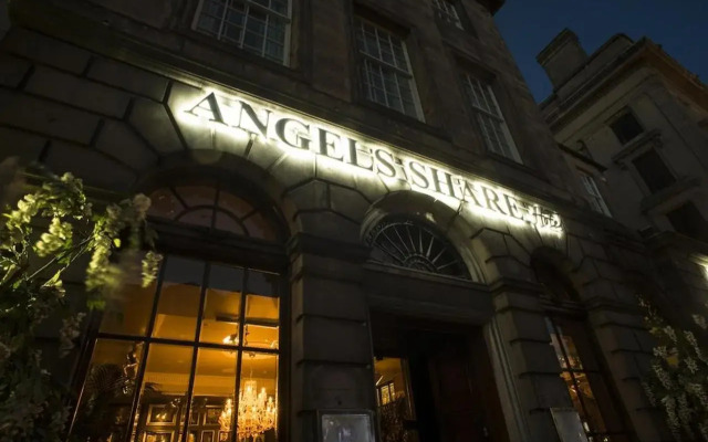 Angel's Share Hotel