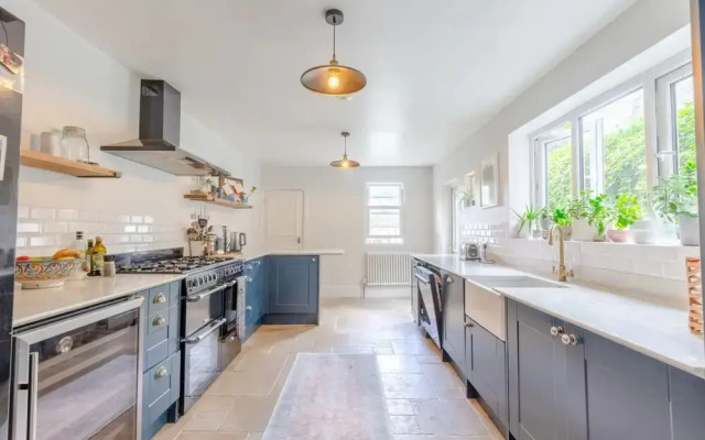Spacious 2 Bedroom Home in Lewisham