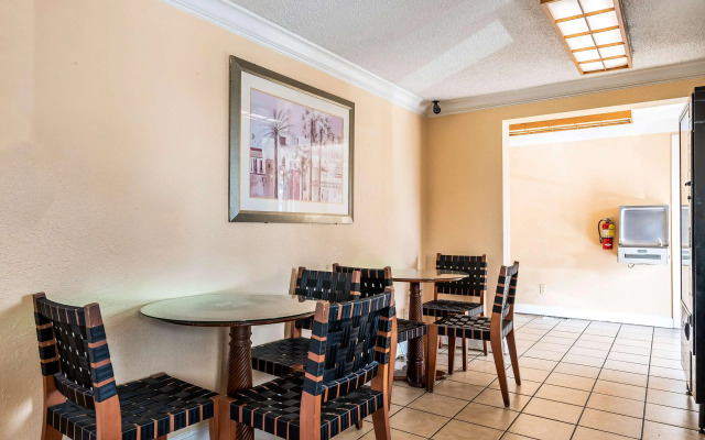 Super 8 by Wyndham Kissimmee-Orlando