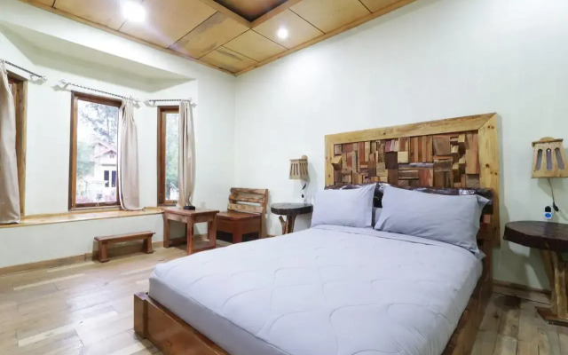 Alloyna Country Cottage