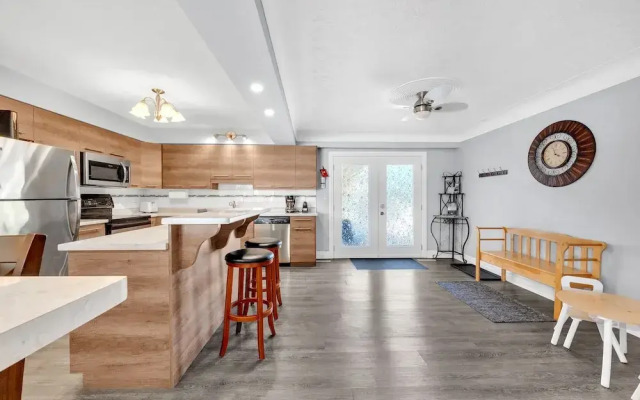 Park Bungalow #4 - Seacliff Beach Suites