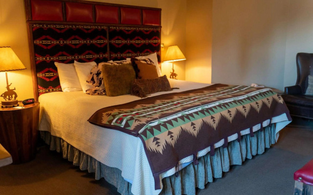 Sheridan Inn, B/W Signature Collection