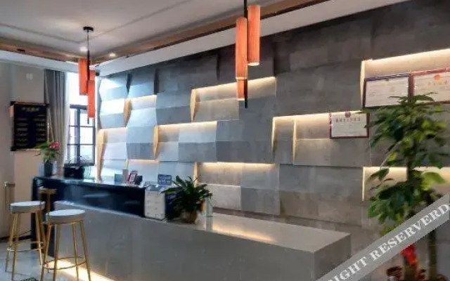 Zhangzhou Qiaojia Wangyou Hotel (Phoenix Lake Park)