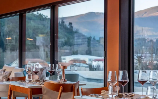 Cherry Sculpture Hotel