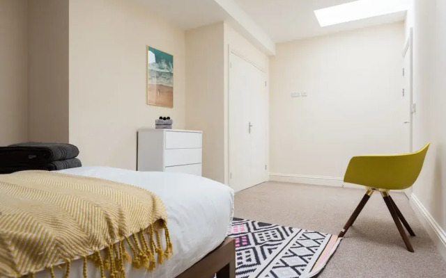 The Broadmead Jungle - Lovely & Central 3BDR Apartments	
